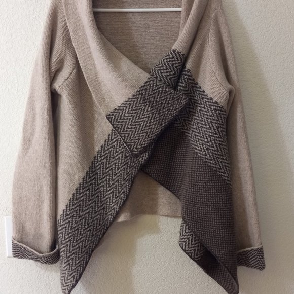 A. Ida append front wool blend sweater. Size large - Picture 3 of 8